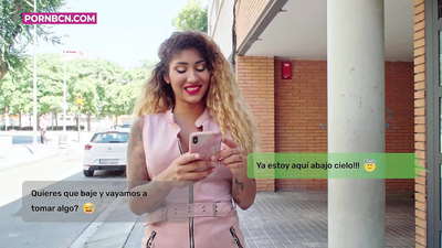 Անհավատարիմ կինը պատրաստվում է ջարդել իր երիտասարդ սիրեկանին, մինչ ամուսինն աշխատում է: Լատինա կրծքերով և մեծ հետույքով. Վեներա Աֆրոդիտե.